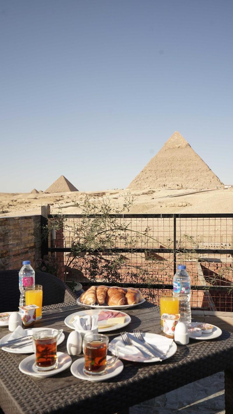 Pyramids 3*